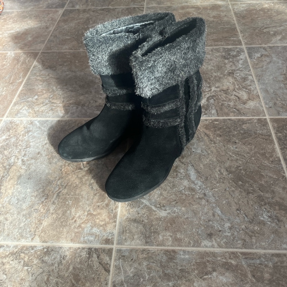 Easy Spirit Black and Gray Winter Boots